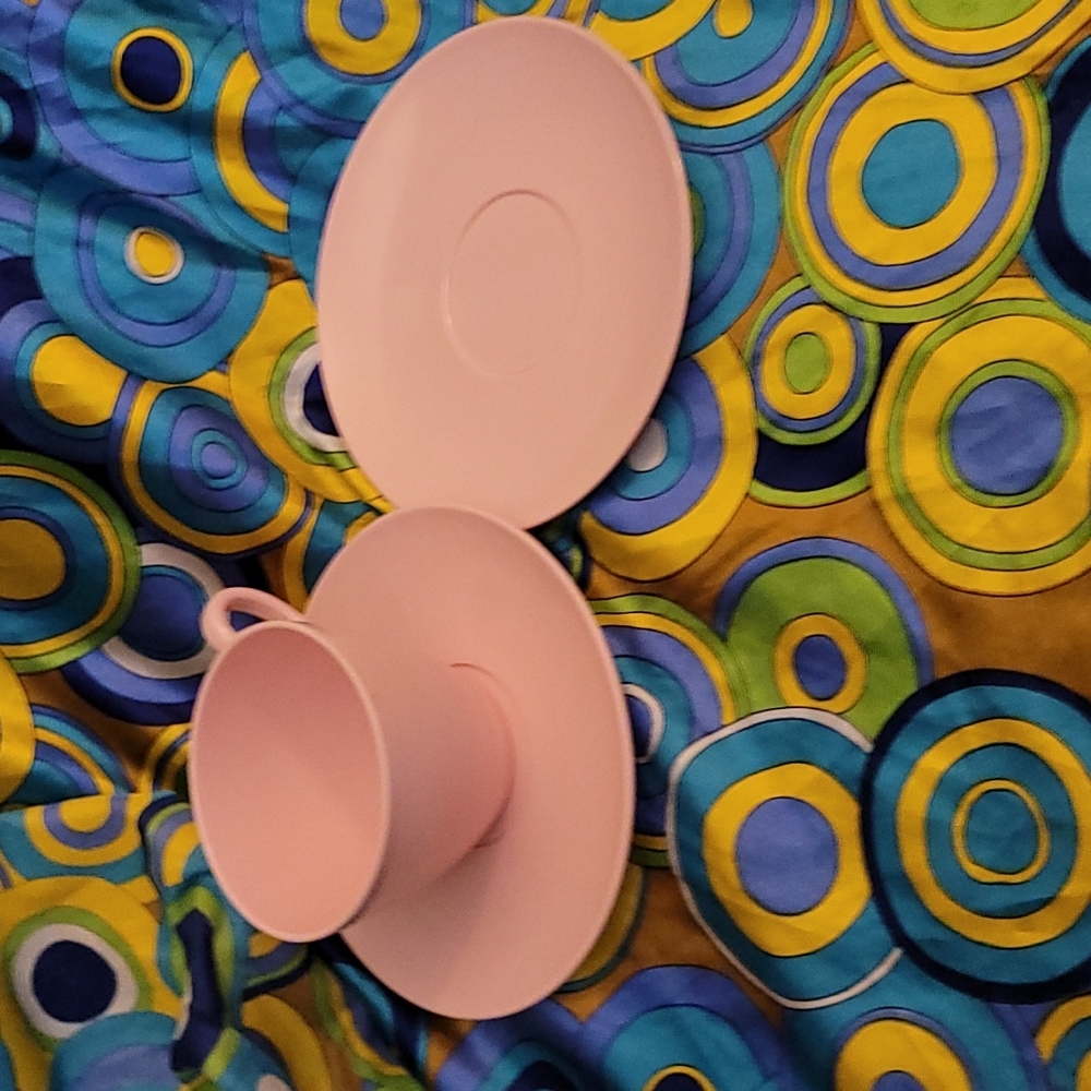 Edit: 4 piece light pink Melamine